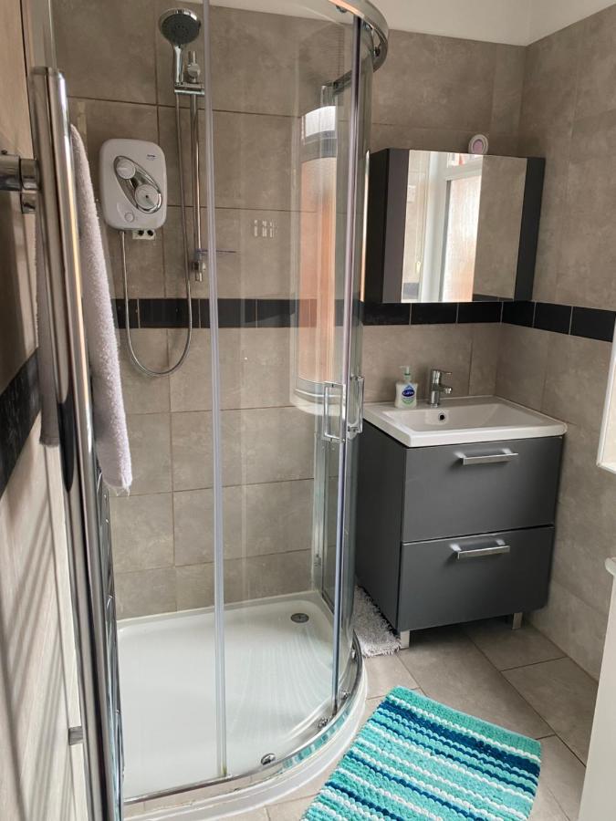 The Silverdale . Farnborough  Extérieur photo