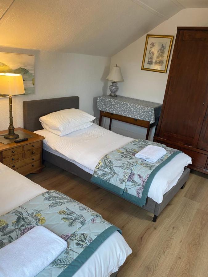The Silverdale . Farnborough  Extérieur photo