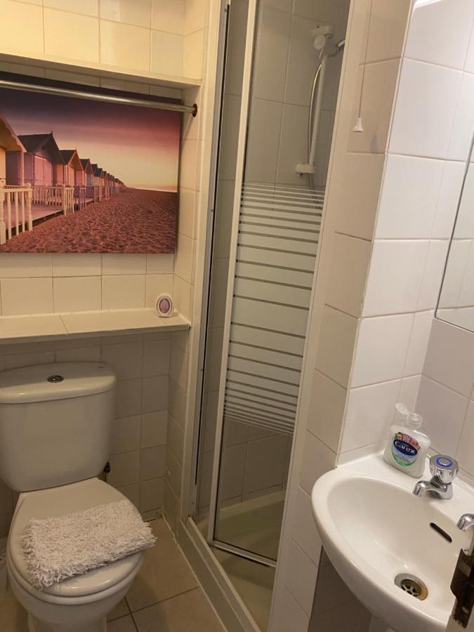The Silverdale . Farnborough  Extérieur photo