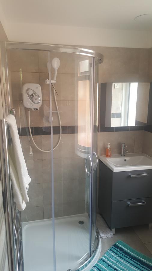 The Silverdale . Farnborough  Extérieur photo